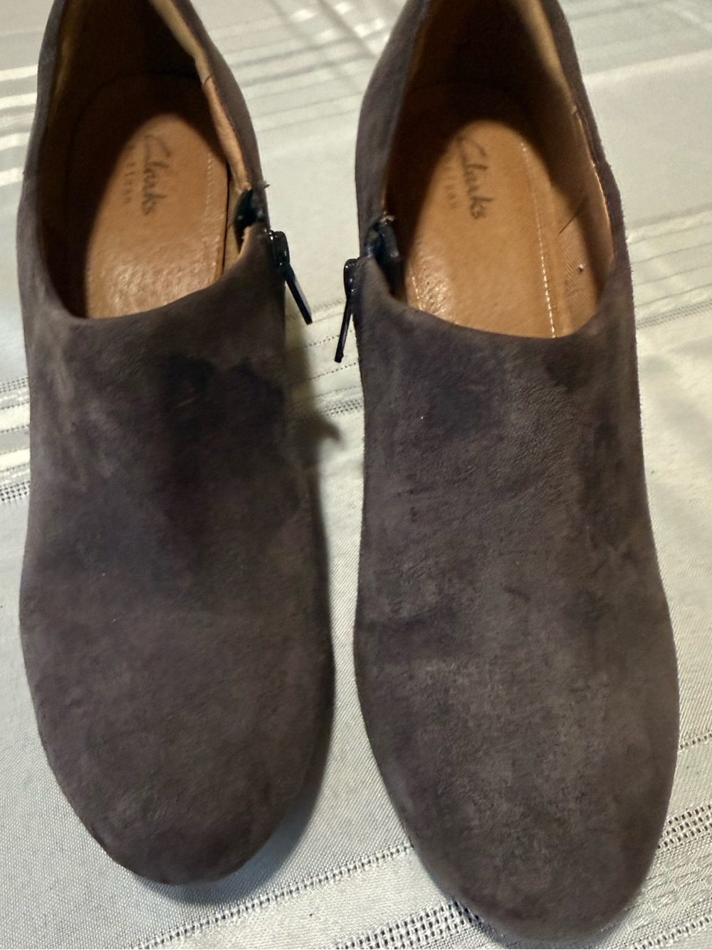 Clarks Woman’s Dark Brown Suede Chukka Boots